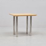 583724 Lamp table